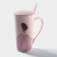 Кружка керамическая с крышкой и ложкой «Пышность бала», 300 мл, цвет МИКС Кружка керамическая с крышкой и ложкой «Пышность бала», 300 мл, цвет МИКС