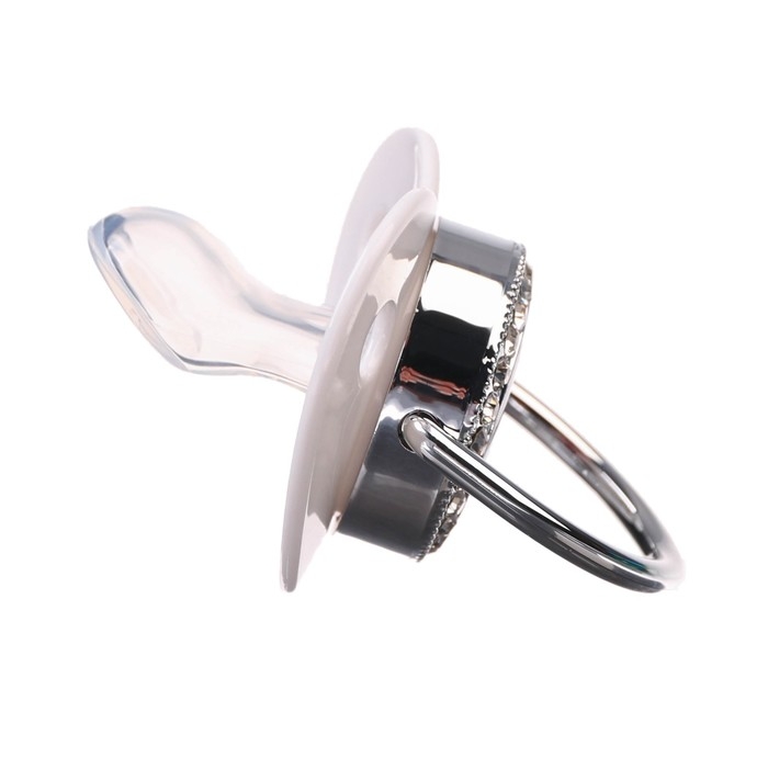 Соска - пустышка силиконовая ортодонтическая «I LOVE MUM», от 6 мес., с колпачком + держатель - цепочка, цвет белый/серебро, стразы Соска - пустышка силиконовая ортодонтическая «I LOVE MUM», от 6 мес., с колпачком + держатель - цепочка, цвет белый/серебро, стразы