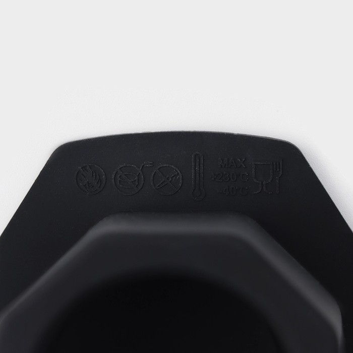 Форма для льда «Стопка», 21,5×9×4,8 см, 3 ячейки (5,9×5,5 см) цвет чёрный Форма для льда «Стопка», 21,5×9×4,8 см, 3 ячейки (5,9×5,5 см) цвет чёрный