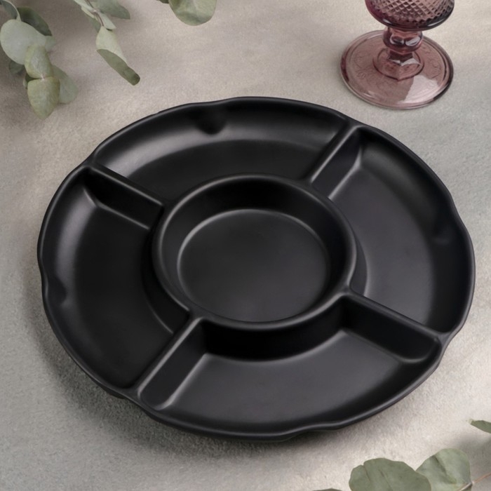 Менажница &laquo;Чёрный Восток&raquo;, 25&times;25&times;2,5 см, диаметр центрального отсека 11 см, цвет чёрный