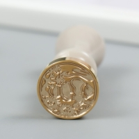 Печать для сургуча с пластиковой ручкой "Рыбка в море" 2,5х2,5 см Печать для сургуча с пластиковой ручкой "Рыбка в море" 2,5х2,5 см