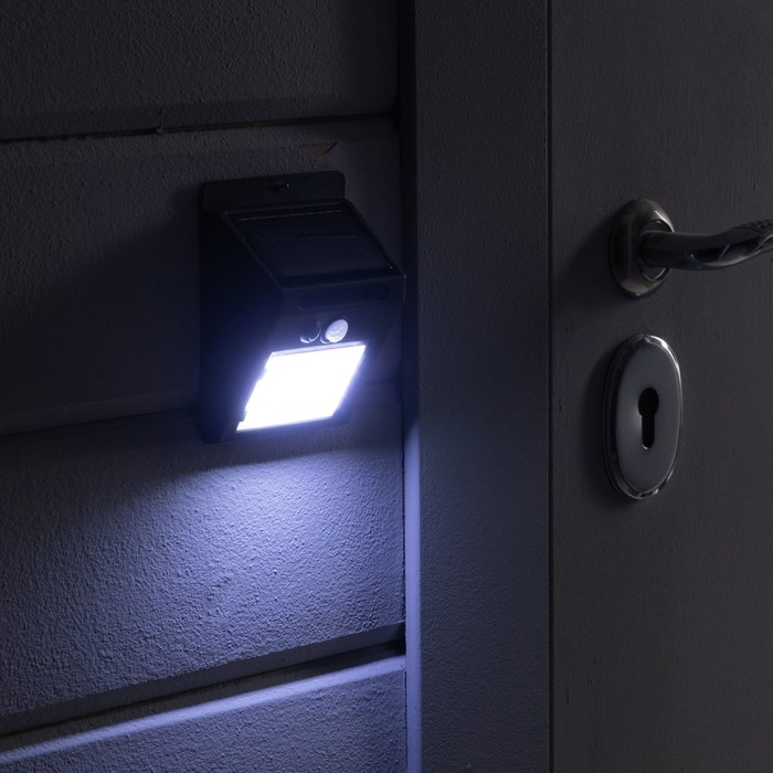 Садовый светильник на солнечной батарее с датчиком движения, накладной, 9.5 &times; 13 &times; 5 см, 30 LED, свечение белое