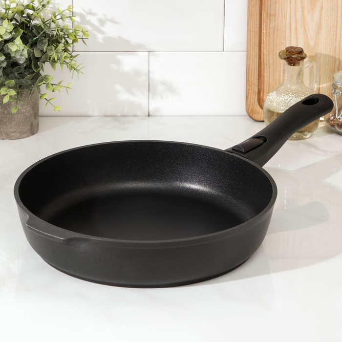 Сковорода &laquo;Традиция&raquo;, d=28 см, съёмная ручка, антипригарное покрытие, цвет чёрный