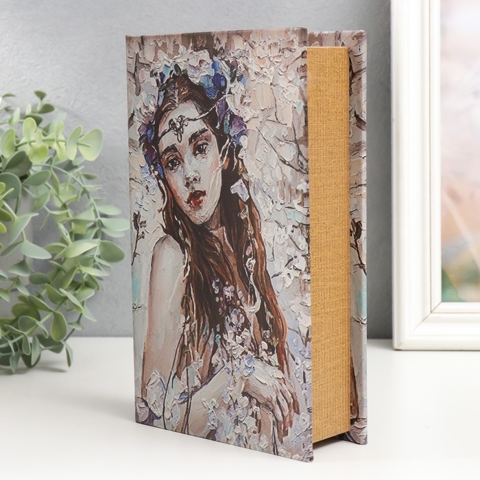 Сейф-книга дерево кожзам Сейф-книга дерево кожзам "Девушка-лето" 21х13х5 см