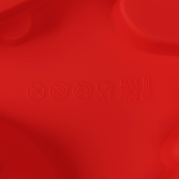 Форма для выпечки новогодняя Доляна &laquo;Новый год. Праздник к нам приходит&raquo;, силикон, 26&times;17,5 см, 6 ячеек, цвет красный