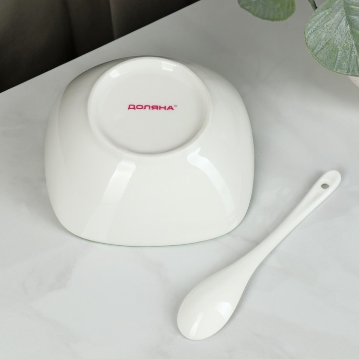 Салатник фарфоровый с ложкой Доляна &laquo;Олива&raquo;, 300 мл