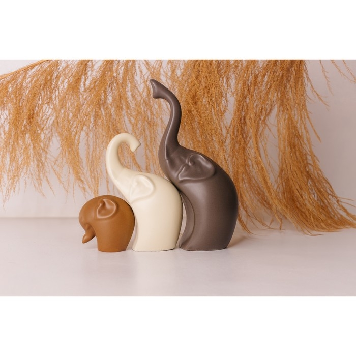 Сувенир керамика "Семейство слонов" матовый набор 3 шт 7х7 12х12 22х13 см