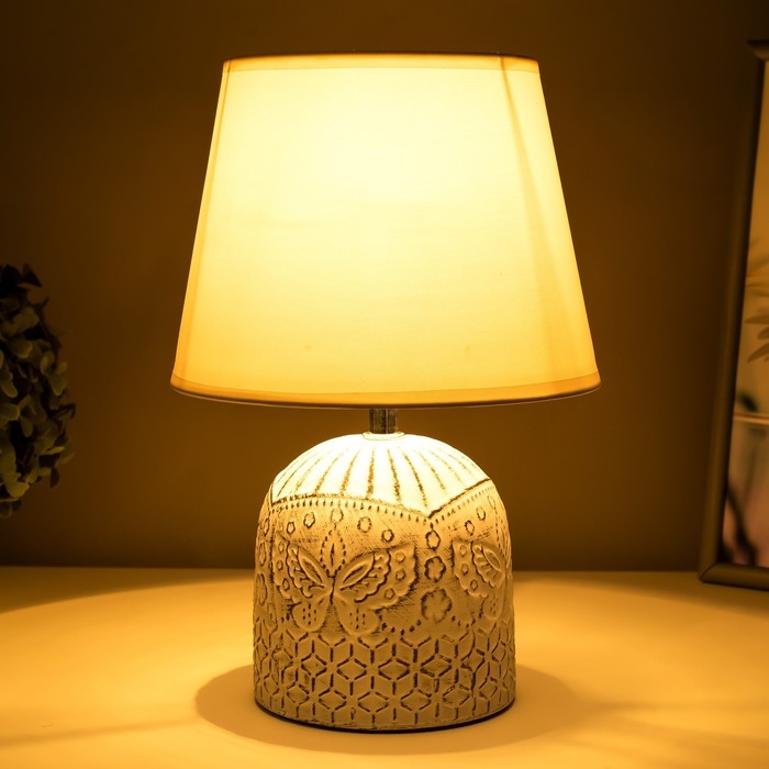 Настольная лампа "Каролина" Е14 40Вт бело-черный 20х20х30 см RISALUX