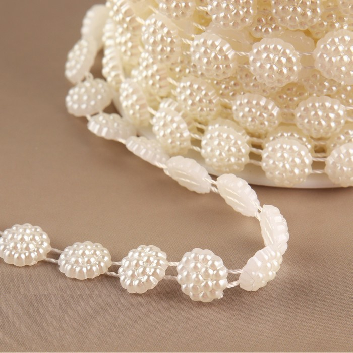 Жемчуг на нитях, плоский, 10 мм, 9 &plusmn; 1 м, цвет молочный