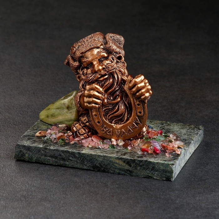 Сувенир Сувенир "Домовой с подковой", 7х10х8 см, змеевик, гипс