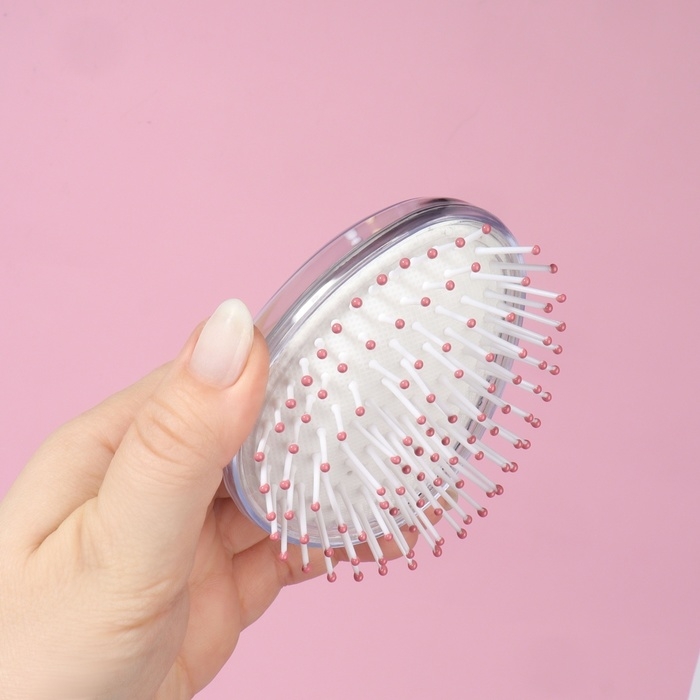 Расчёска - шейкер «Лапки», 5,5 × 9 см, цвет нежно - розовый Расчёска - шейкер «Лапки», 5,5 × 9 см, цвет нежно - розовый