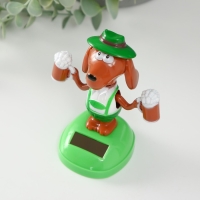 Маятник пластик от солнечной батареи "Пёсик с кружками пива" 10,5х9,3х6 см  МИКС