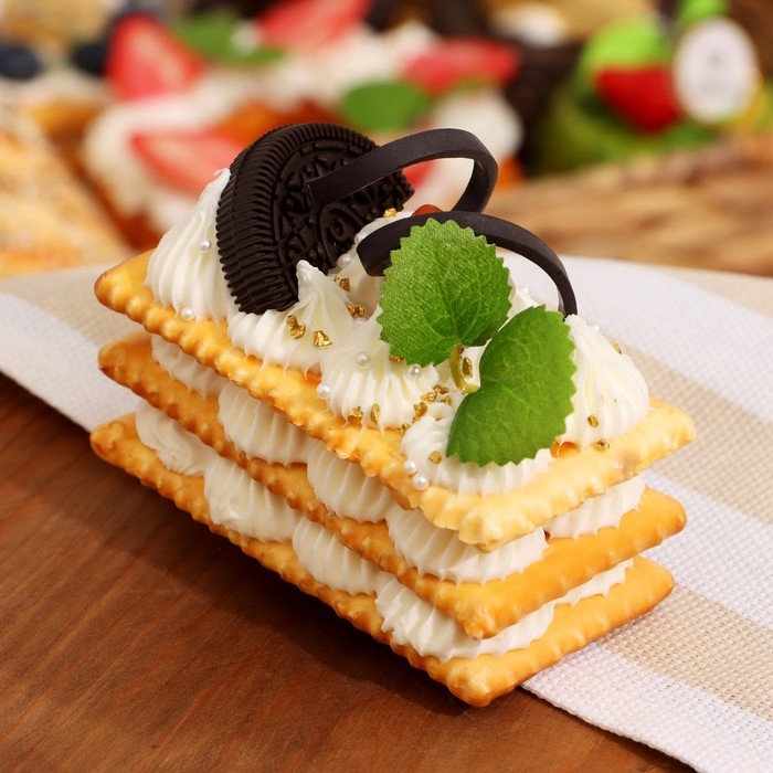 Муляж - магнит Муляж - магнит "Крекер с мятой" 4х8х6см