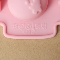 Форма для выпечки новогодняя Доляна &laquo;Новогоднее настроение&raquo;, силикон, 23&times;19&times;2,5 см, 6 ячеек, цвет розовый