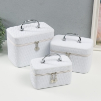 Шкатулка кожзам с зеркалом "Сердца. Белый" набор 3 шт 21х13,5х13;18,5х10,5х10;16,5х15х23 см Шкатулка кожзам с зеркалом "Сердца. Белый" набор 3 шт 21х13,5х13;18,5х10,5х10;16,5х15х23 см