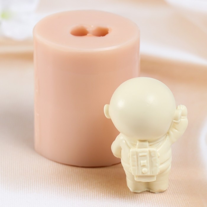 Молд силикон "Космонавт стоит" 6,5х4х3 см