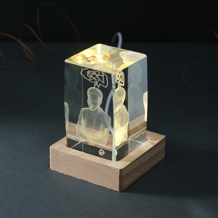 Сувенир стекло подсветка Сувенир стекло подсветка "Прямоугольник. Мыслитель" подставка дерево, USB 7х7х10