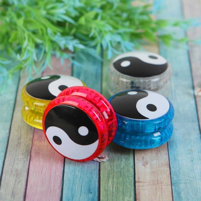 Йо-йо «Инь-янь», световой, цвета МИКС, в шоубоксе Йо-йо «Инь-янь», световой, цвета МИКС, в шоубоксе