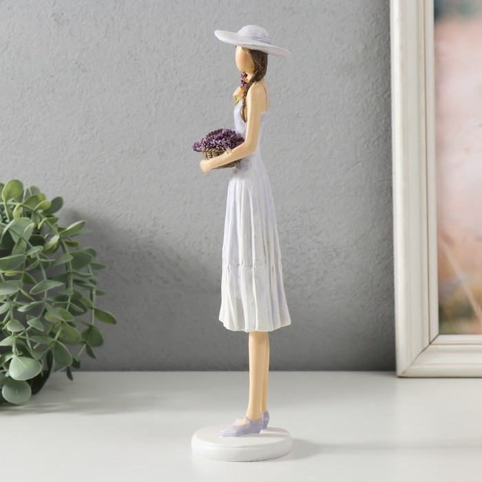 Сувенир полистоун "Девушка с корзиной лаванды, в шляпке" 7х6,5х26 см