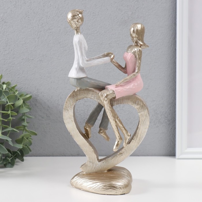 Сувенир полистоун Сувенир полистоун "Влюблённая пара сидит на сердце" 13х10,5х27 см