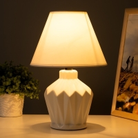 Лампа настольная "Грани" 1х25Вт E14 белый 20х20х30см RISALUX Лампа настольная "Грани" 1х25Вт E14 белый 20х20х30см RISALUX