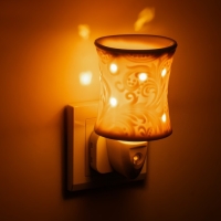 Ночник "Узор" белый 7,8х7,8х12 см Ночник "Узор" белый 7,8х7,8х12 см