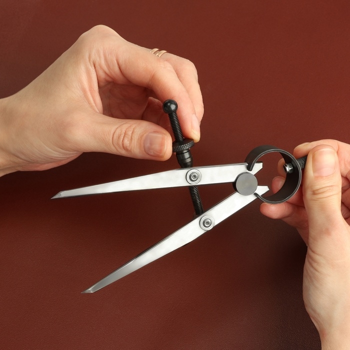 Кронциркуль для кожи, разметочный, 100 мм, 15 &times; 8 см, цвет серебряный/чёрный