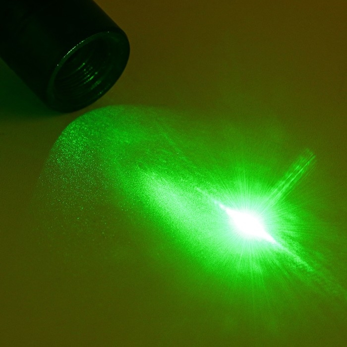 Лазерная указка 532 нм, 500 мАч, дальность до 1 км, USB, зеленый луч Лазерная указка 532 нм, 500 мАч, дальность до 1 км, USB, зеленый луч