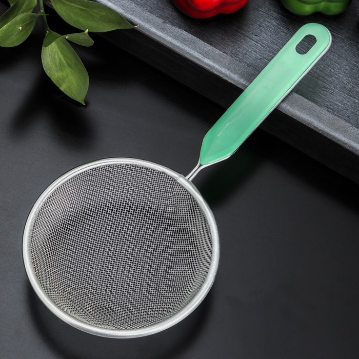 Сито для просеивания с ручкой Доляна «Хозяюшка», d=12 см, цвет зелёный Сито для просеивания с ручкой Доляна «Хозяюшка», d=12 см, цвет зелёный