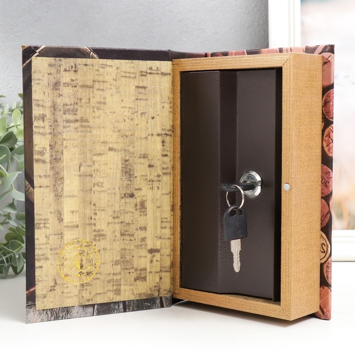 Сейф-книга дерево кожзам Сейф-книга дерево кожзам "Книга о вине" 21х13х5 см