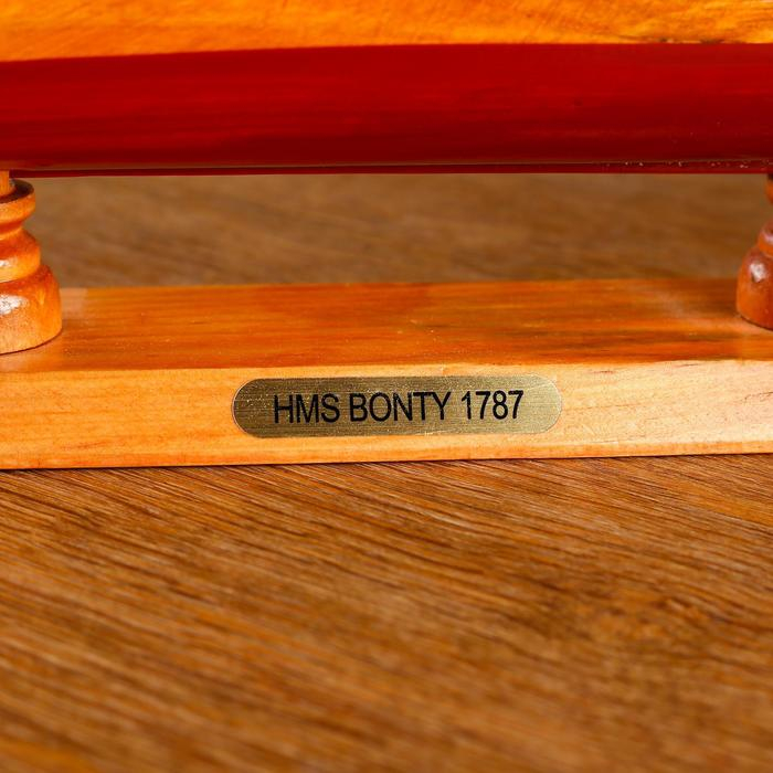 Корабль сувенирный большой &laquo;Крамбол&raquo;, борта светлое дерево, паруса белые, микс 57&times;9&times;49см