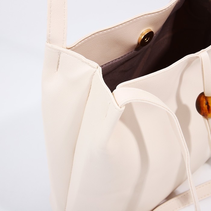 Сумка женская тоут на клапане, цвет белый