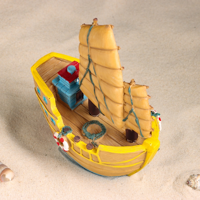 Корабль сувенирный "Парусник" 15*17*9см