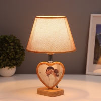 Лампа настольная с фоторамкой 9,5х8,5см (акрил на магнитах) 20х20х35см Лампа настольная с фоторамкой 9,5х8,5см (акрил на магнитах) 20х20х35см