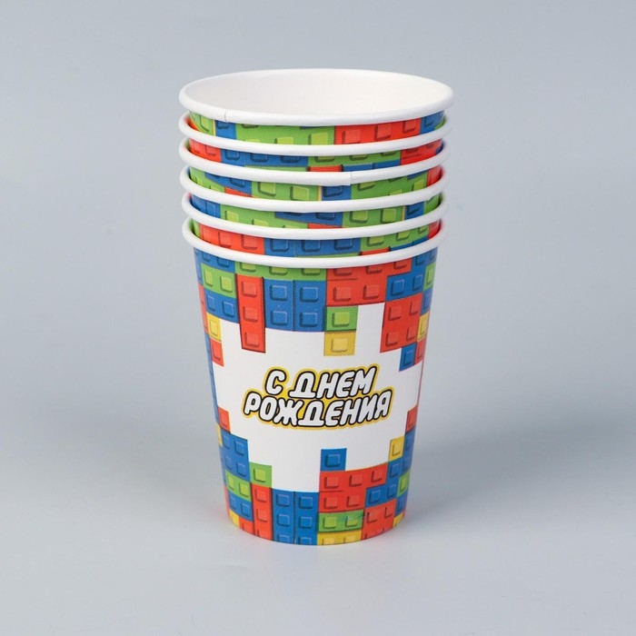 Набор бумажной посуды одноразовый С днём рождения&raquo;, кубики, 6 тарелок, 6 стаканов, 6 колпаков, 1 гирлянда