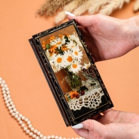 Шкатулка - купюрница &laquo;Герберы в вазе&raquo;, 8,5&times;17 см, лаковая миниатюра