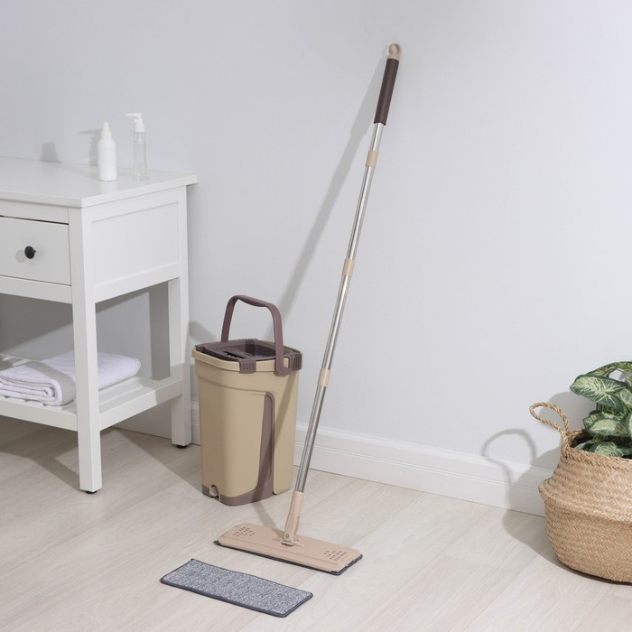 Швабра с отжимом и ведро Доляна: швабра плоская, ведро с отсеками для полоскания и отжима 8 л, запасная насадка из микрофибры, цвет МИКС Швабра с отжимом и ведро Доляна: швабра плоская, ведро с отсеками для полоскания и отжима 8 л, запасная насадка из микрофибры, цвет МИКС