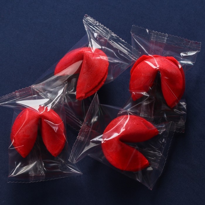 Набор «С новым годом!»: горячий шоколад 5 шт. х 25 г., маршмеллоу 50 г., печенье с предсказаниями 24 г. Набор «С новым годом!»: горячий шоколад 5 шт. х 25 г., маршмеллоу 50 г., печенье с предсказаниями 24 г.