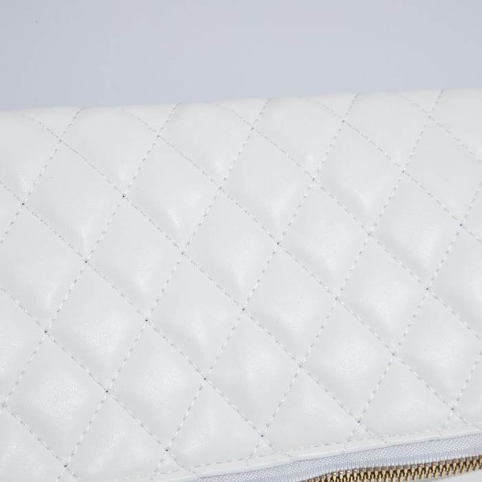 Сумка-клатч на магнитах, ремешок на запястье, цвет белый