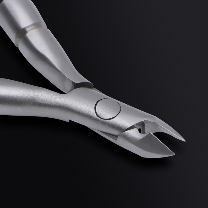 Кусачки маникюрные для кутикулы «Premium», скрытая пружина, 11 см, длина лезвия - 6 мм, цвет серебристый/чёрный Кусачки маникюрные для кутикулы «Premium», скрытая пружина, 11 см, длина лезвия - 6 мм, цвет серебристый/чёрный