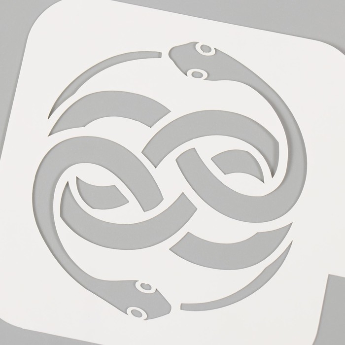 Трафарет новогодний пластиковый "Символ змеи", размер 9х9 см