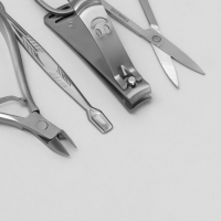 Набор маникюрный «Рептилия», 8 предметов, в футляре, цвет красный Набор маникюрный «Рептилия», 8 предметов, в футляре, цвет красный