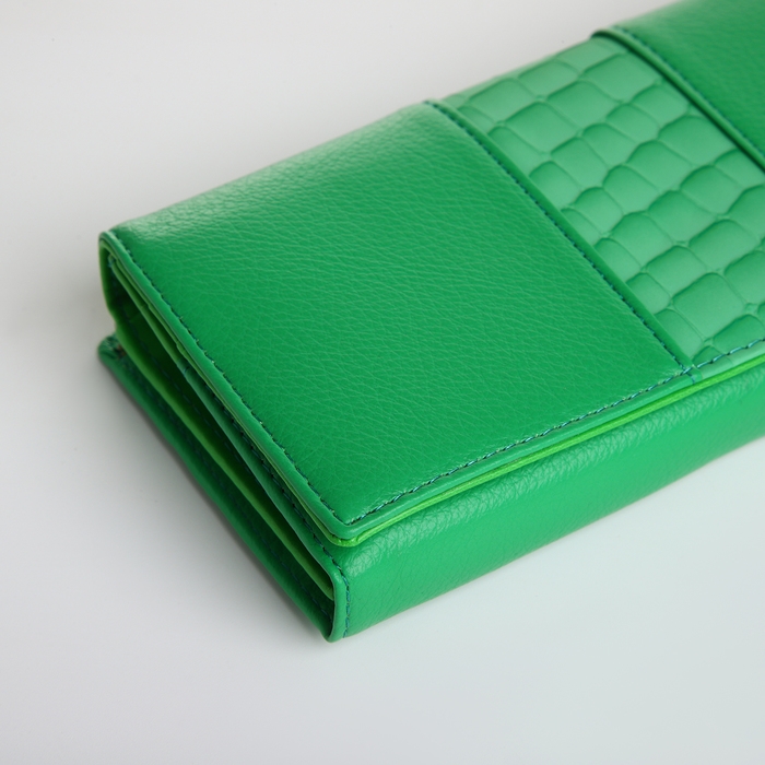 Кошелёк женский на магните, цвет зелёный
