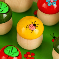 Набор для развития логики &laquo;Грибочки&raquo;, 9 шт по 3-5 см, доска 12х12 см