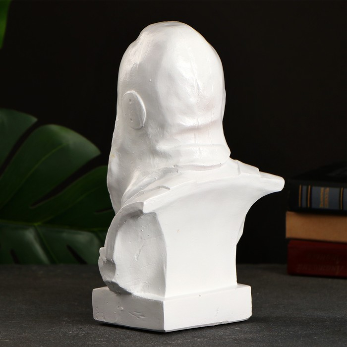 Бюст Гагарин Ю.А., белый 25х17см Бюст Гагарин Ю.А., белый 25х17см