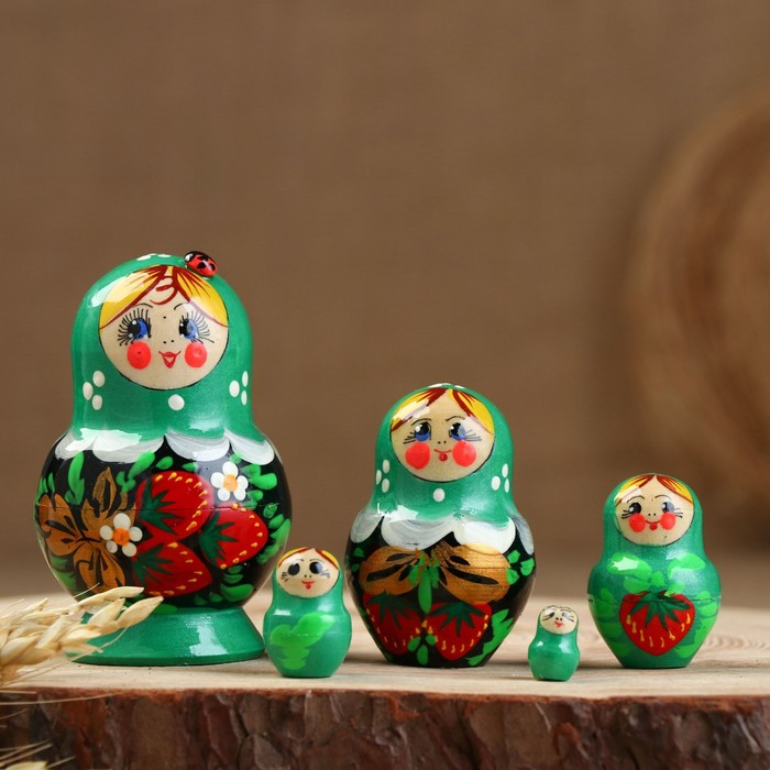Матрёшка «Божья коровка», зелёное платье, 5 кукольная, 10-12 см Матрёшка «Божья коровка», зелёное платье, 5 кукольная, 10-12 см