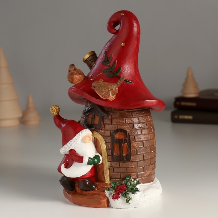 Сувенир полистоун "Сказочный домик Деда Мороза" 11х10,5х17,5 см