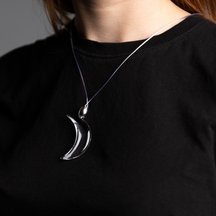 Светодиодный кулон «Полумесяц» 60 см, батарейки, свечение мульти (RGB) Светодиодный кулон «Полумесяц» 60 см, батарейки, свечение мульти (RGB)