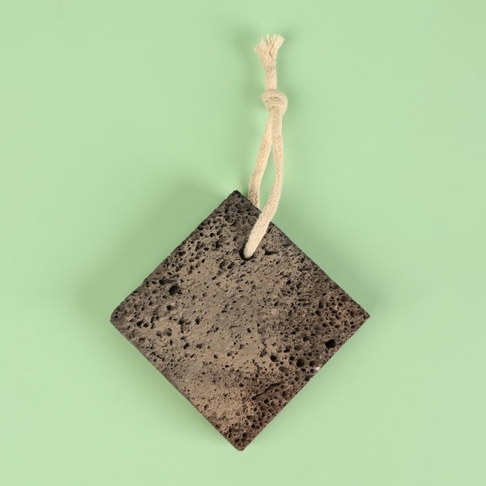 Натуральная пемза для педикюра, с подвесом, 8 &times; 8 см, в коробке, цвет коричневый