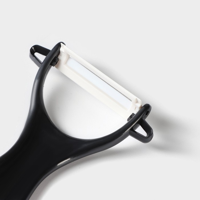 Набор кухонный на подставке Доляна &laquo;Симпл&raquo;, 5 предметов: ножи 7,5 см, 10,5 см, 13,5 см, 15 см, овощечистка, цвет чёрный